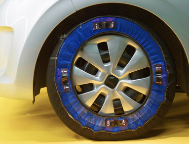 Voiture : enfilez des chaussettes à neige