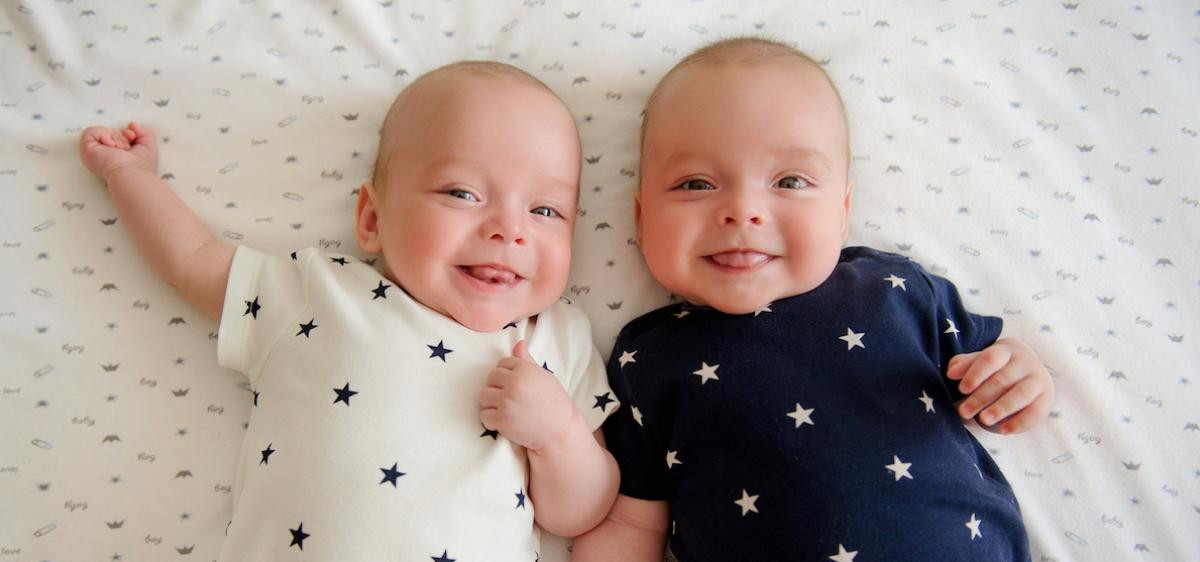 L’arrivée de jumeaux, de triplés ou plus nécessite une bonne préparation avant et après l’accouchement.